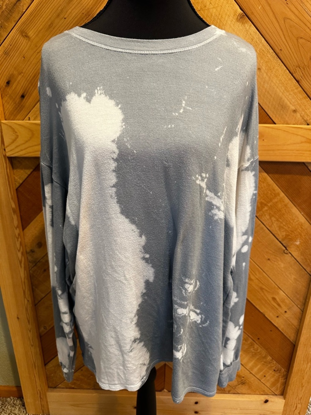 T Party Fashion Blue and White Tie-Dye Long Sleeve Top
